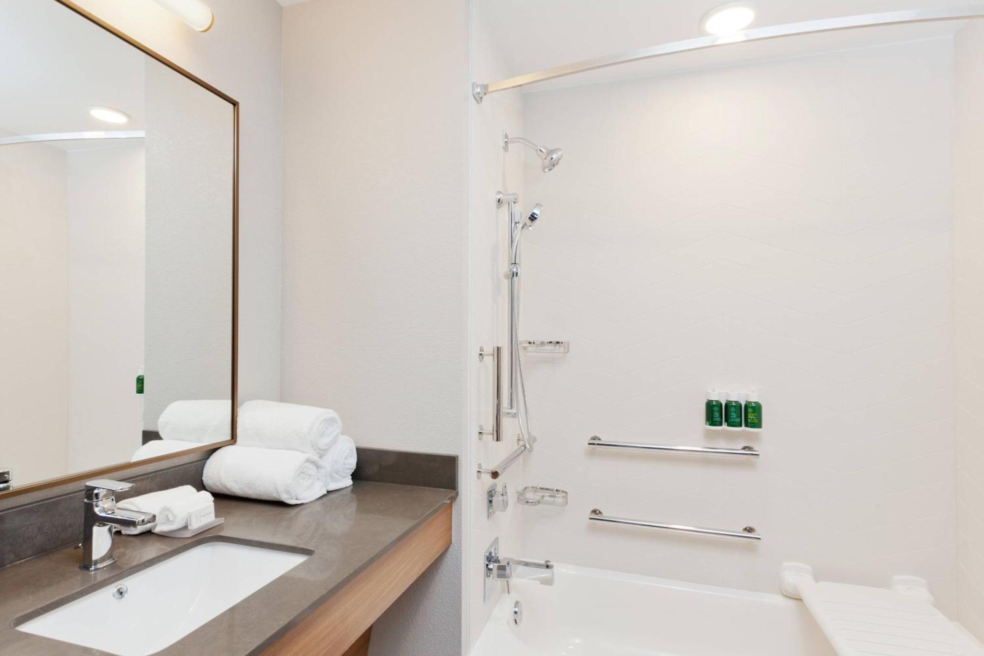 Fairfield Inn & Suites By Marriott Birmingham Colonnade Экстерьер фото