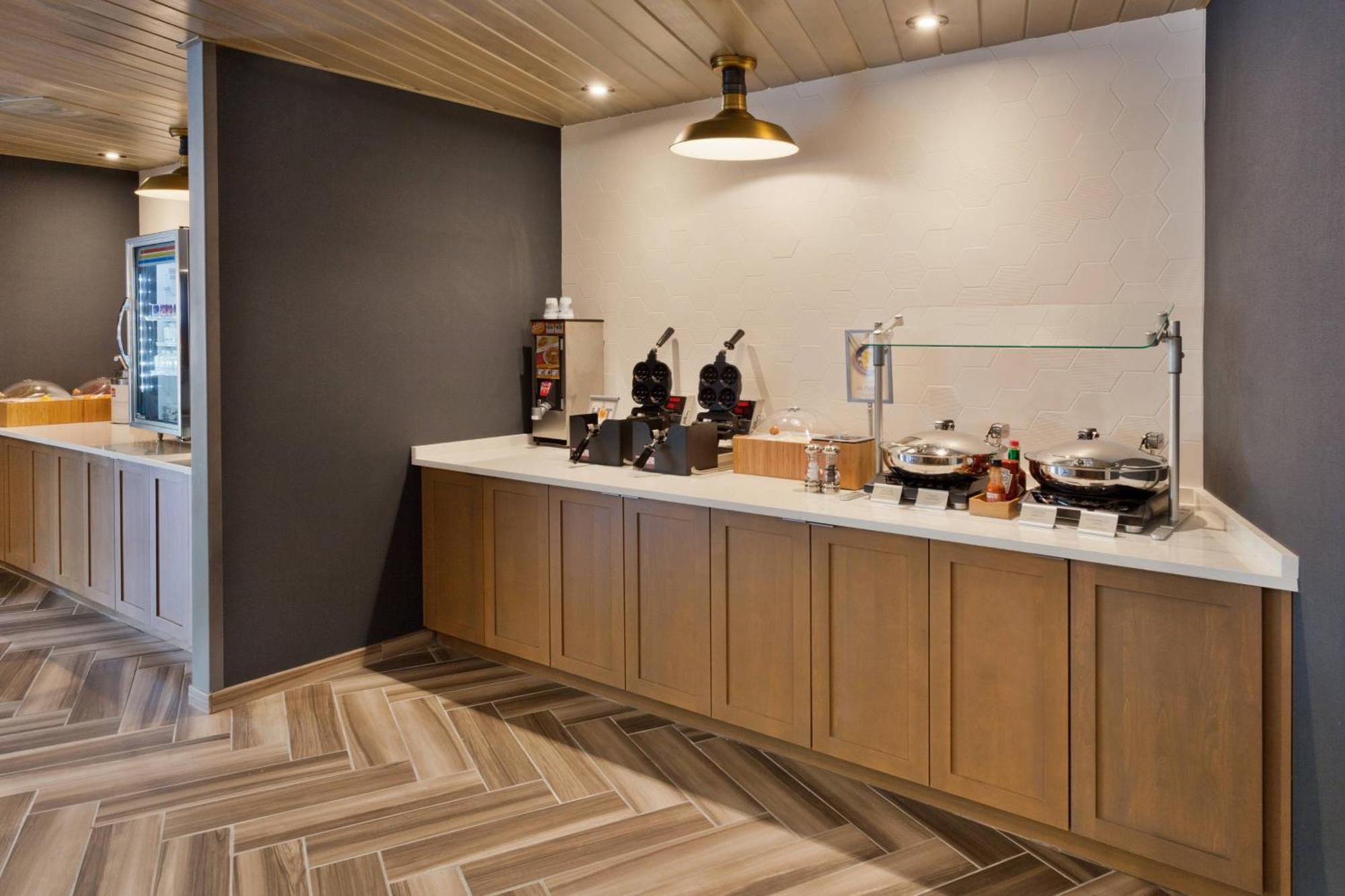 Fairfield Inn & Suites By Marriott Birmingham Colonnade Экстерьер фото