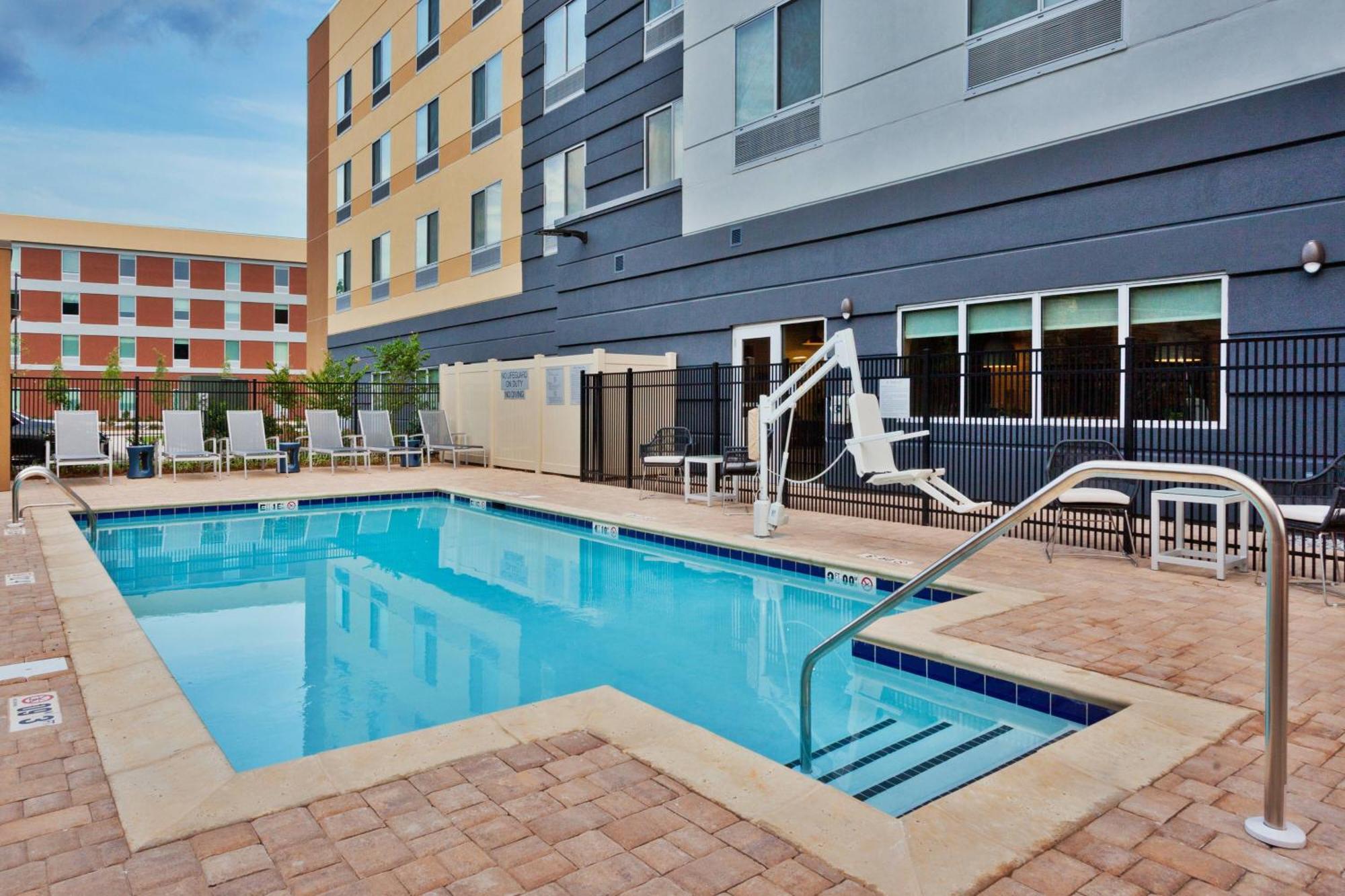Fairfield Inn & Suites By Marriott Birmingham Colonnade Экстерьер фото