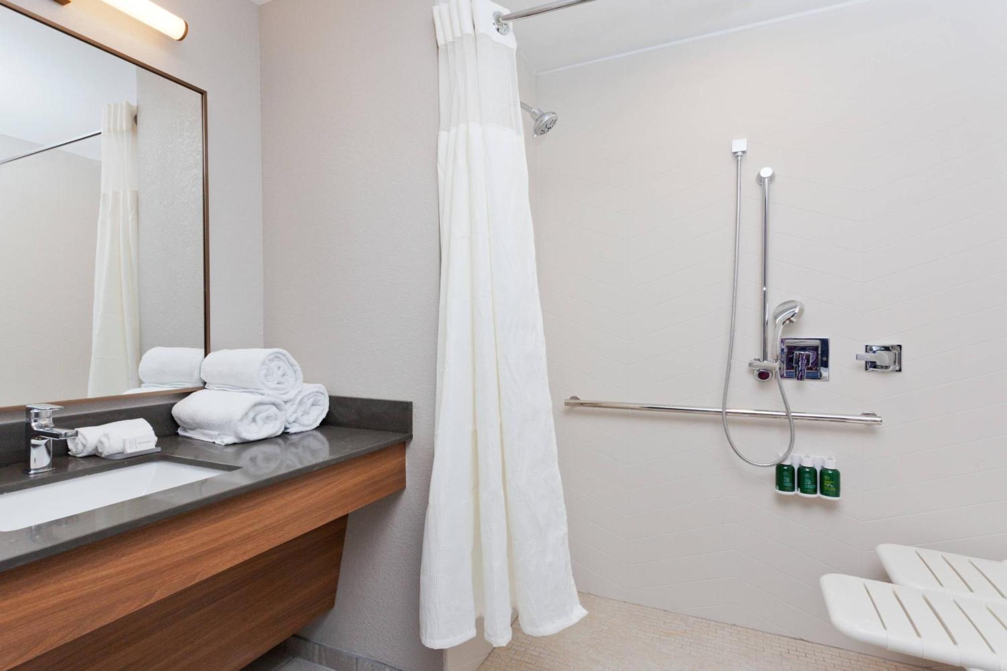 Fairfield Inn & Suites By Marriott Birmingham Colonnade Экстерьер фото